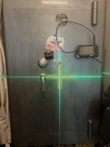 Panzerschrank mit mehrfacher Verriegelung